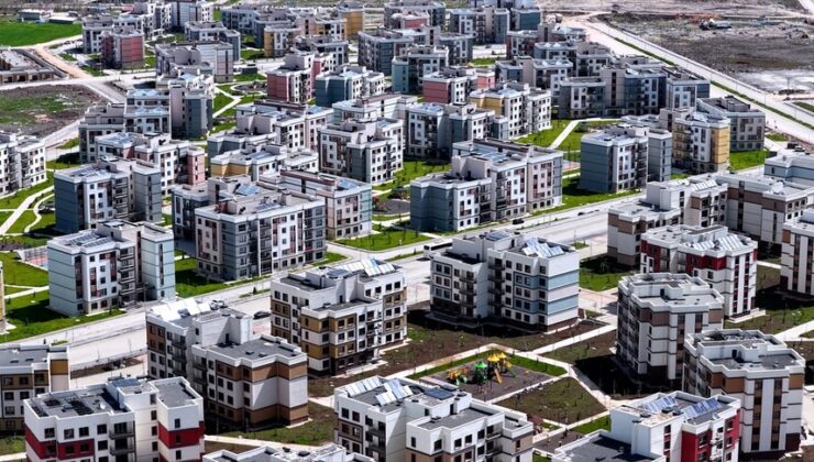Bakan Kurum, Oğlaklı Deprem Konutları’nda yaşayan ailenin görüntülerini pay